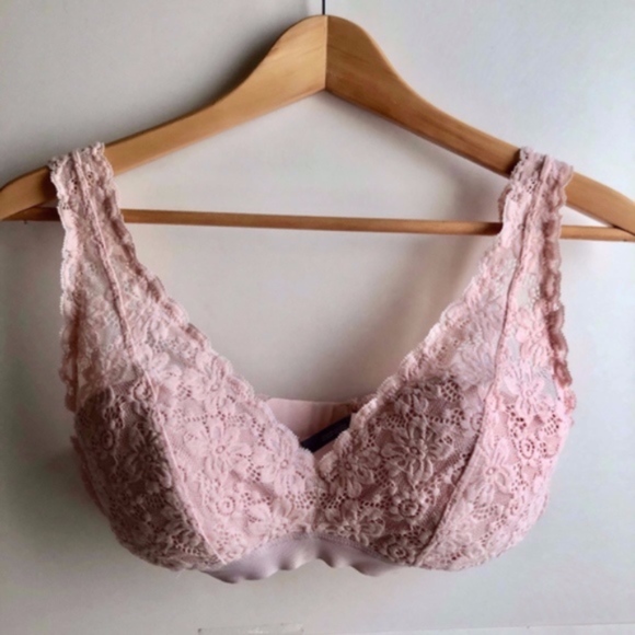 American Eagle Outfitters Other - AMERICAN EAGLE Light Baby Pink Floral Lace Bra
